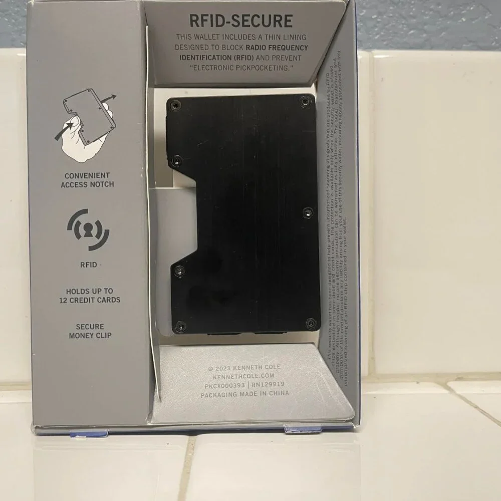 Reaction by Kenneth Cole card case and keychain